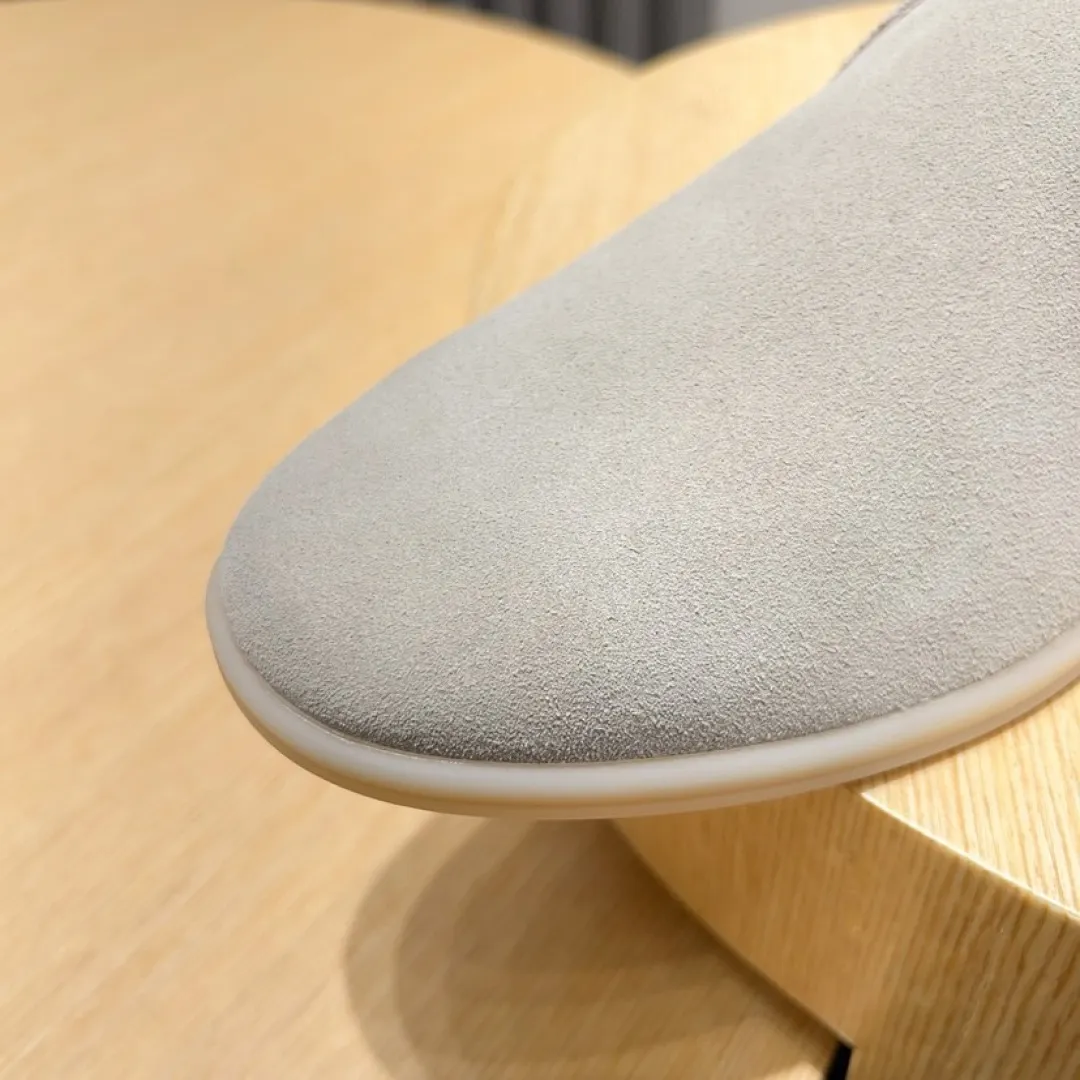 Men's shoes 400💰[loro piana] 2025 new moccasins, popular casual sneakers for street men. The shoes are made of first-layer suede leather uppers with rubber soles, a classic. The complex craftsmanship and meticulous structure make the shoes light and soft, allowing you to walk comfortably and freely. Perfect for summer wear. Yardage: 38-45.